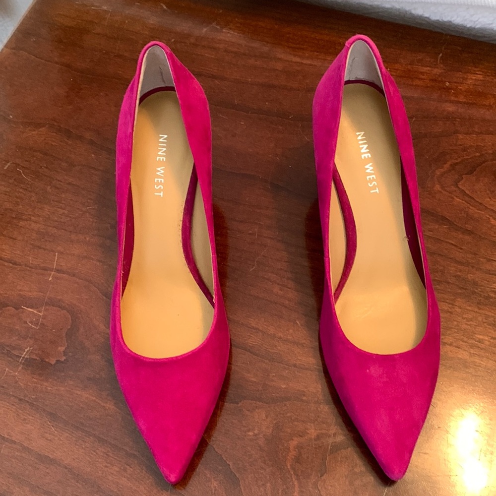 New Nine West Fuchsia Suede Pumps Size 5.5.